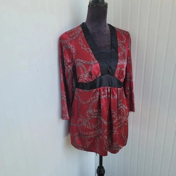 Two Hearts Maternity Red Black Satin Shiny V-Neck Tie Back Top Blouse Sz S - Picture 4 of 13